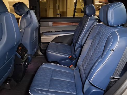 New 2026 Cadillac Vistiq Premium Luxury image 13