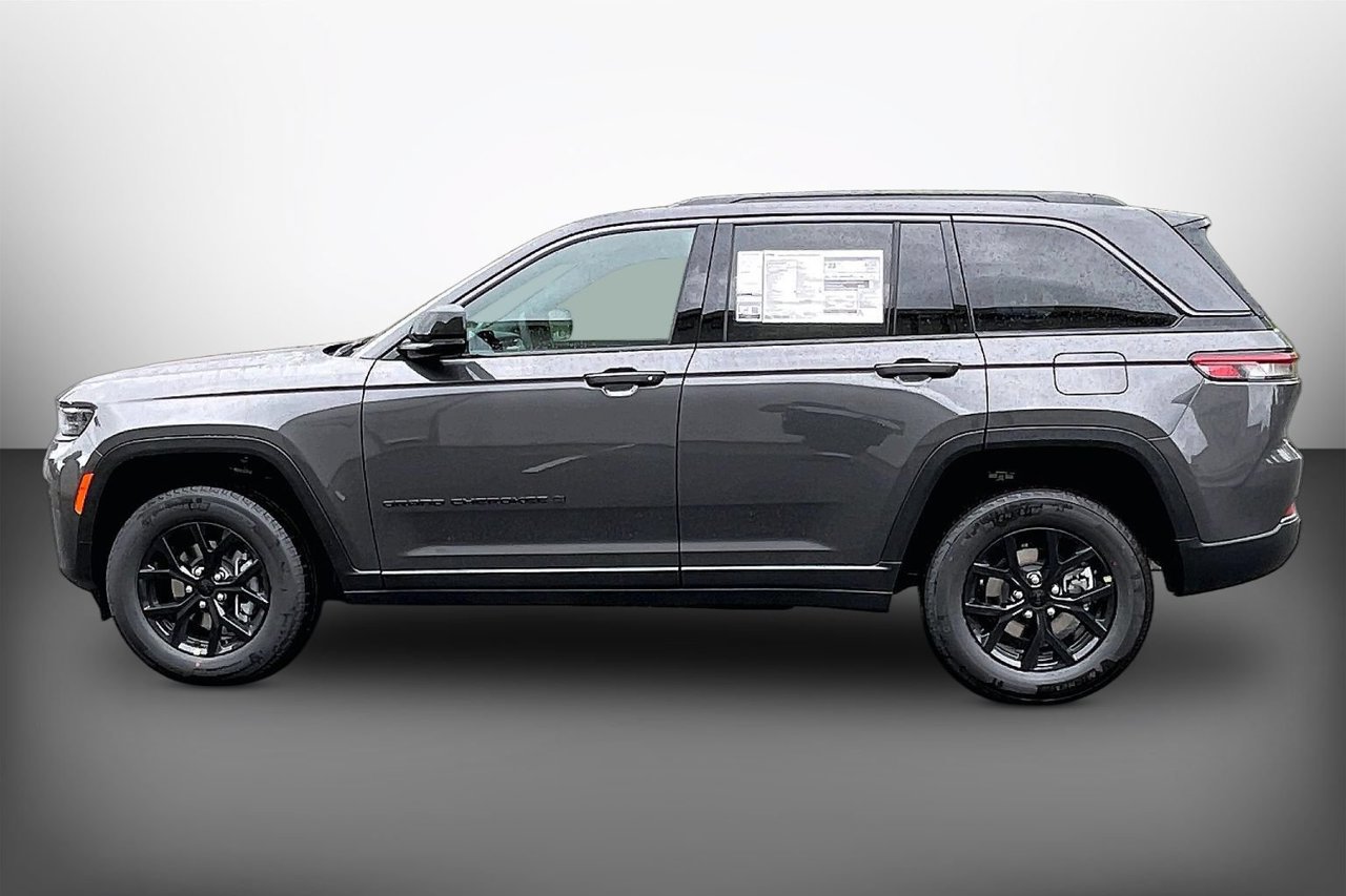 New 2026 Jeep Grand Cherokee Altitude RWD image 5