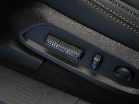 New 2025 Honda Pilot Touring image 16