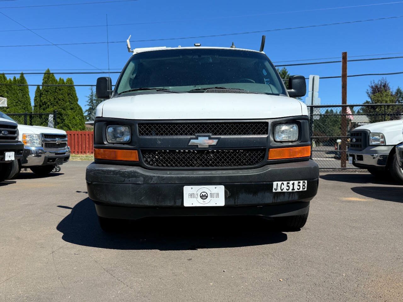 Used 2017 Chevrolet Express 2500 RWD image 2