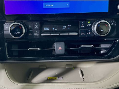 Used 2023 Toyota Highlander XLE image 23