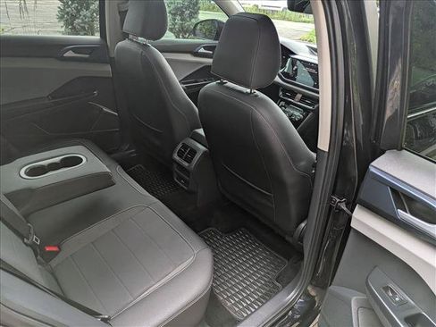 Used 2024 Volkswagen Taos SE w/ Panoramic Sunroof Package FWD image 14