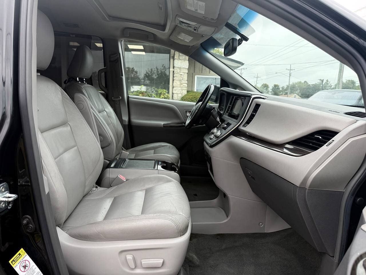 Used 2015 Toyota Sienna XLE w/ XLE Navigation Package FWD image 22