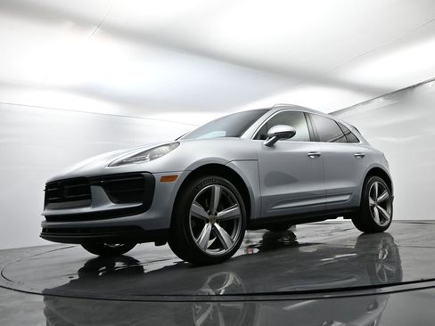 Certified 2025 Porsche Macan image 47
