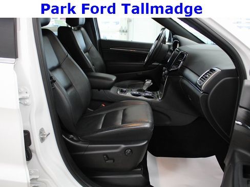 Used 2020 Jeep Grand Cherokee Limited image 25