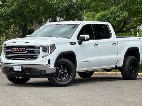 Used 2022 GMC Sierra 1500 SLT w/ X31 Off-Road Package AWD/4WD image 1