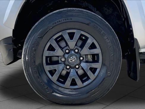 Used 2023 Toyota Tacoma SR5 w/ Technology Package AWD/4WD image 11