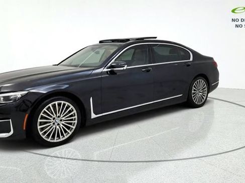 Used 2021 BMW 750i xDrive w/ Executive Package AWD/4WD image 4