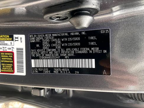 Used 2025 Toyota Highlander Limited FWD image 35