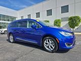 Used 2018 Chrysler Pacifica Touring-L w/ Tire & Wheel Group image 4