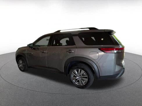 Used 2025 Nissan Pathfinder SV FWD image 9