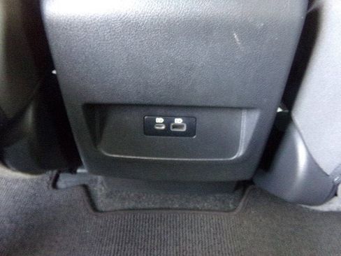 Used 2024 Nissan Frontier SV image 15