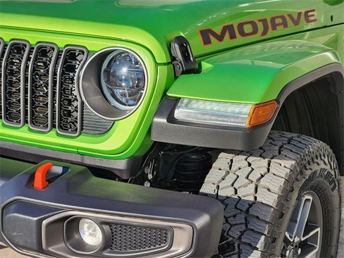 Used 2025 Jeep Gladiator Mojave w/ Convenience Group image 10