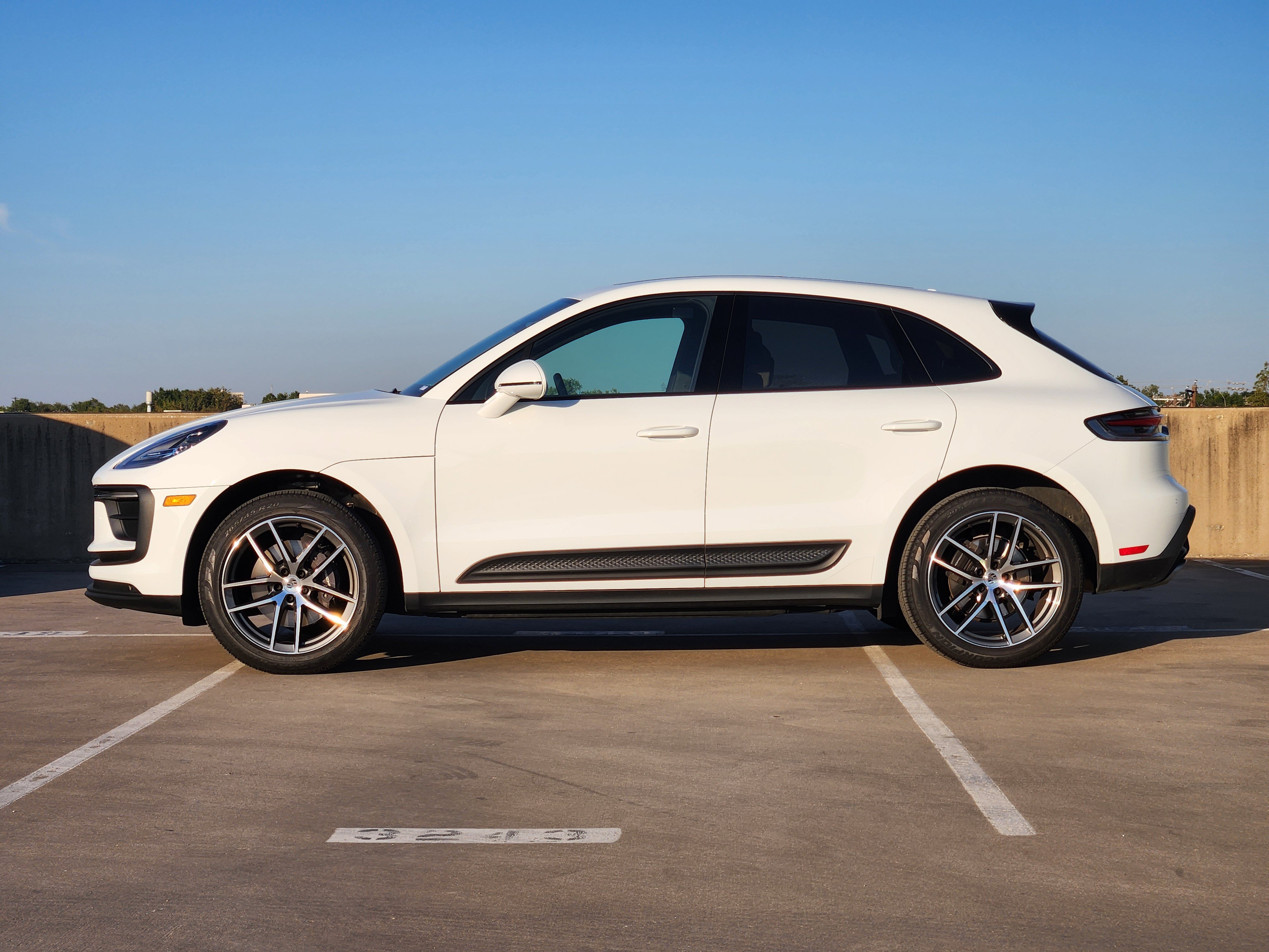 Certified 2026 Porsche Macan AWD/4WD image 2