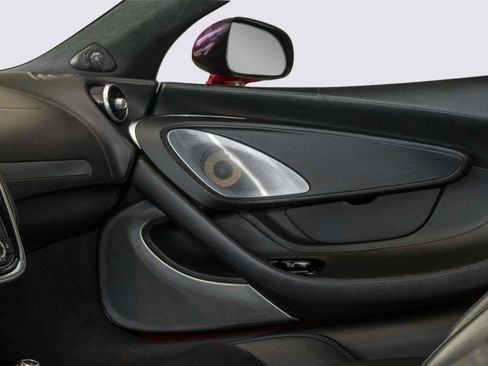 Used 2022 McLaren GT RWD image 13