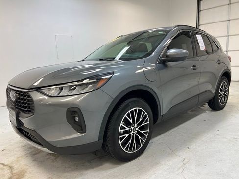 Used 2024 Ford Escape SE image 11