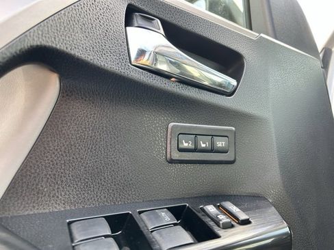 Used 2018 Toyota RAV4 Limited image 23