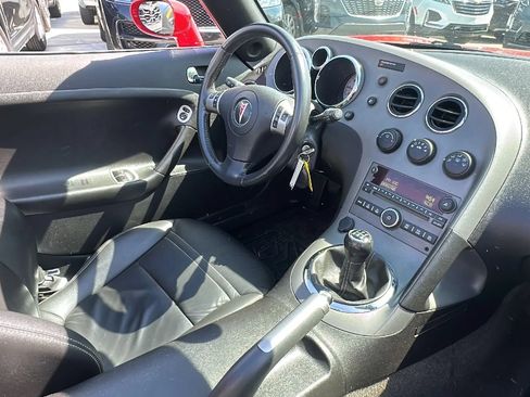 Used 2006 Pontiac Solstice Convertible w/ Premium Package RWD image 17
