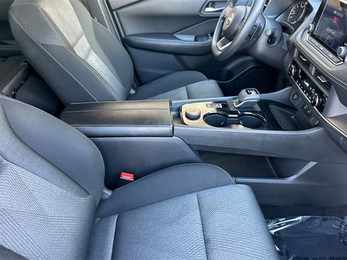 Used 2024 Nissan Rogue SV image 17