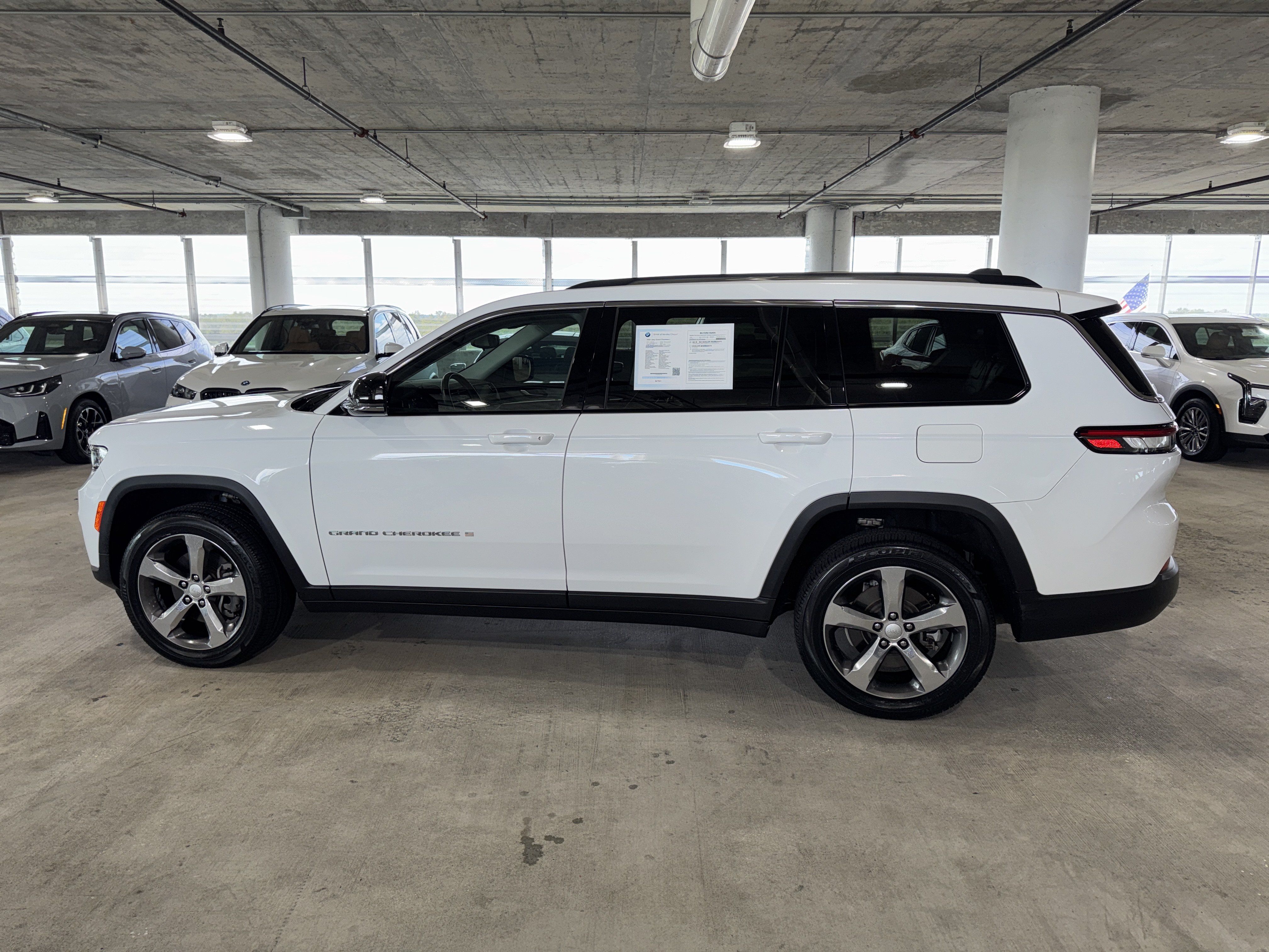 Used 2022 Jeep Grand Cherokee L Limited RWD image 5