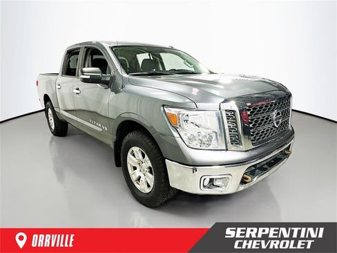 Used 2018 Nissan Titan SV image 1