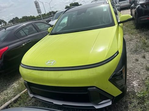 Used 2025 Hyundai Kona Limited FWD image 2