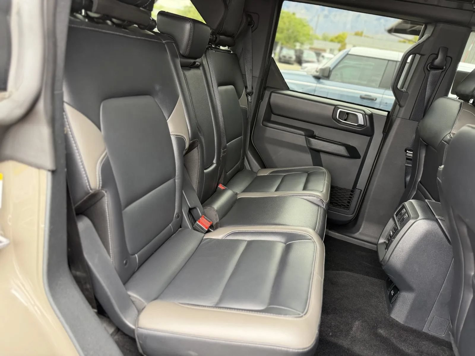 Used 2025 Ford Bronco Outer Banks w/ Sasquatch Package AWD/4WD image 20