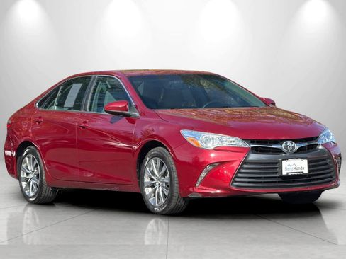 Used 2015 Toyota Camry XLE w/ Moonroof Package FWD image 9