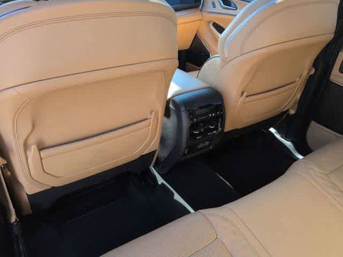 Used 2022 Jeep Grand Cherokee Summit AWD/4WD image 18