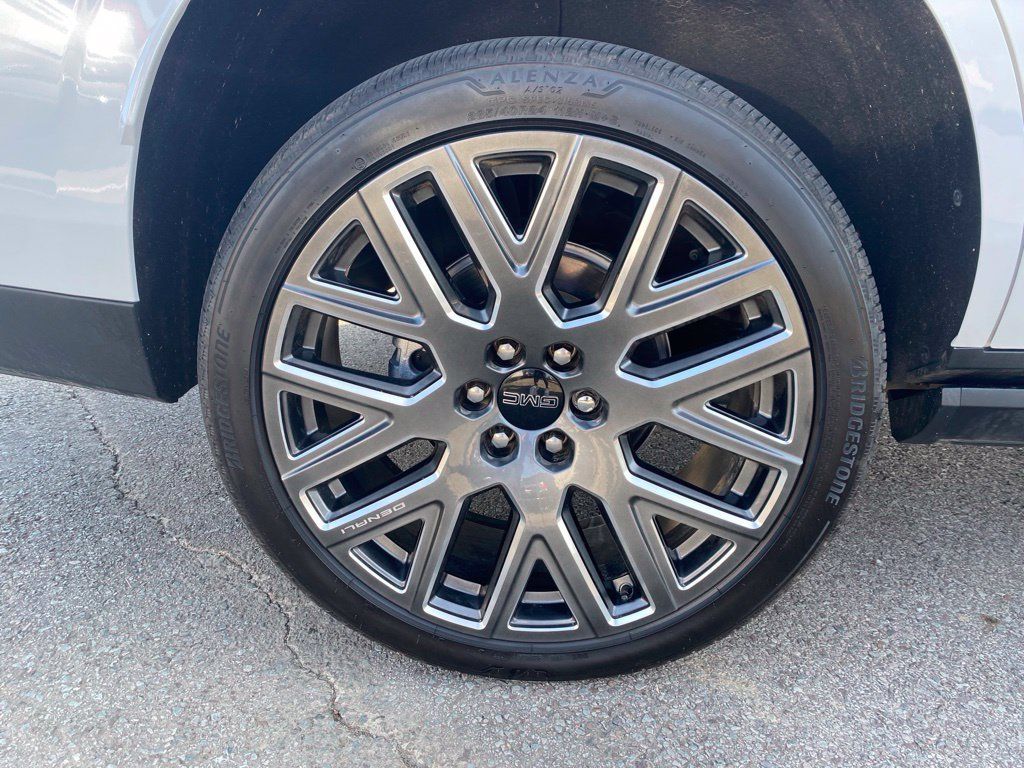 Used 2026 GMC Yukon Denali Ultimate AWD/4WD image 9