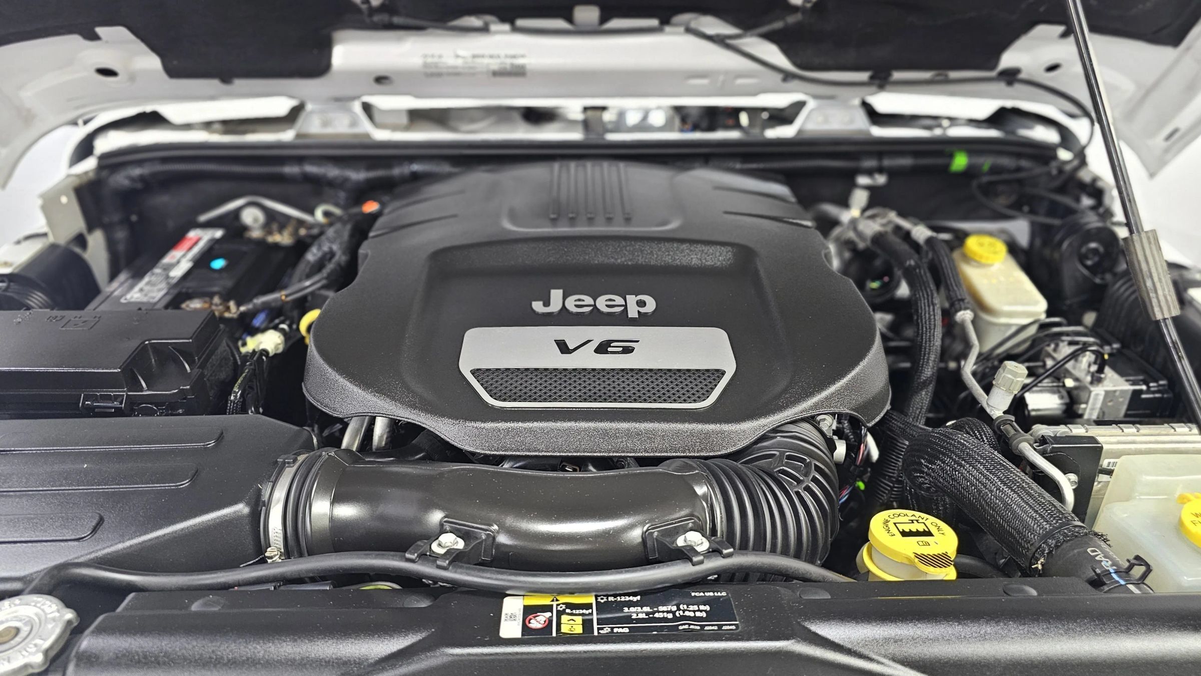 Used 2017 Jeep Wrangler Unlimited Sahara AWD/4WD image 7