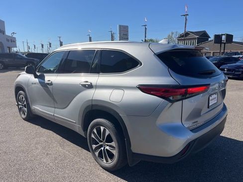 Used 2021 Toyota Highlander XLE image 6