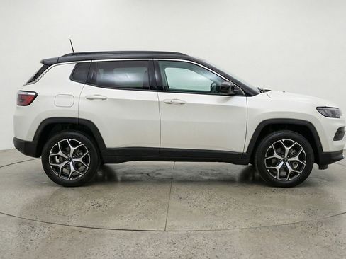 Used 2025 Jeep Compass Limited AWD/4WD image 11