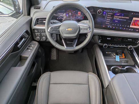 New 2025 Chevrolet Suburban Premier image 4