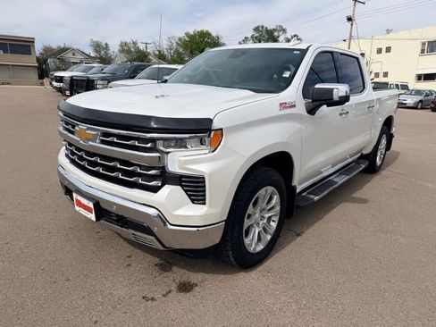 Used 2022 Chevrolet Silverado 1500 LTZ w/ Z71 Off-Road Package AWD/4WD image 7
