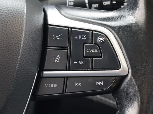Used 2021 Toyota Highlander XLE AWD/4WD image 15