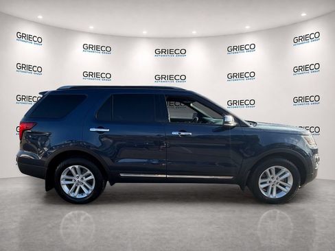 Used 2017 Ford Explorer XLT w/ Equipment Group 201A FWD image 8