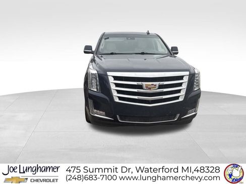 Used 2020 Cadillac Escalade Luxury image 2