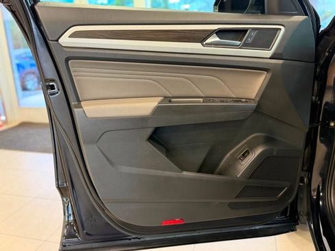 Used 2023 Volkswagen Atlas SE w/ Panoramic Sunroof Package AWD/4WD image 18