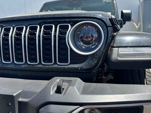 Used 2025 Jeep Wrangler Unlimited Sahara AWD/4WD image 10