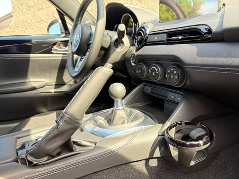 New 2026 MAZDA MX-5 Miata Club w/ Interior Package RWD image 17
