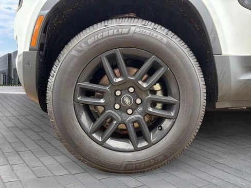 Used 2025 Land Rover Defender 110 S image 9