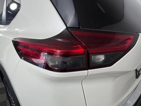 Used 2023 Nissan Rogue SV AWD/4WD image 33