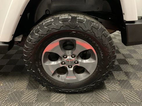 Used 2017 Jeep Wrangler Sahara w/ Connectivity Group image 20