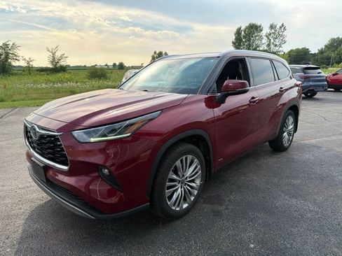 Used 2022 Toyota Highlander Platinum AWD/4WD image 1