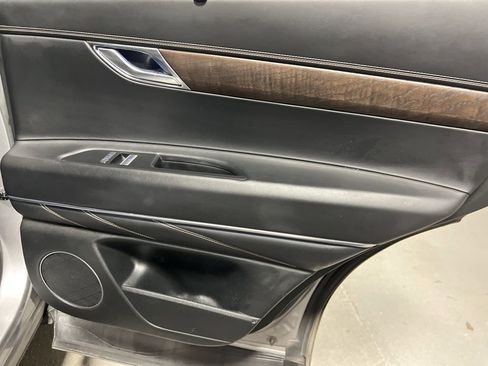 Used 2024 Genesis GV80 2.5T image 13