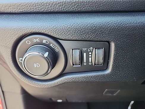 New 2026 Chrysler Pacifica Select FWD image 14