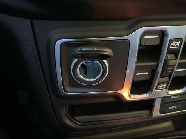 Used 2022 Jeep Wrangler Unlimited Sahara w/ LED Lighting Group AWD/4WD image 28