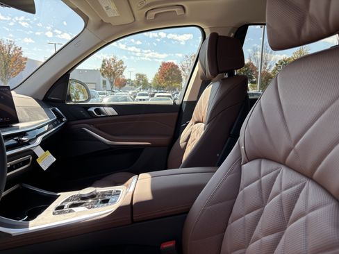 Used 2026 BMW X7 xDrive40i image 15