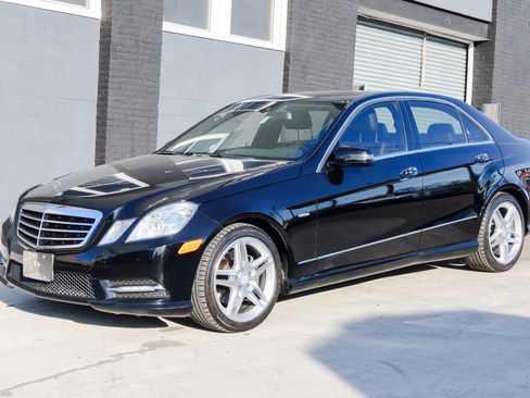 Used 2012 Mercedes-Benz E 350 4MATIC Sedan image 3